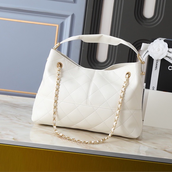 Elegant White Quilted Tote Bag - Picture 2 of 9